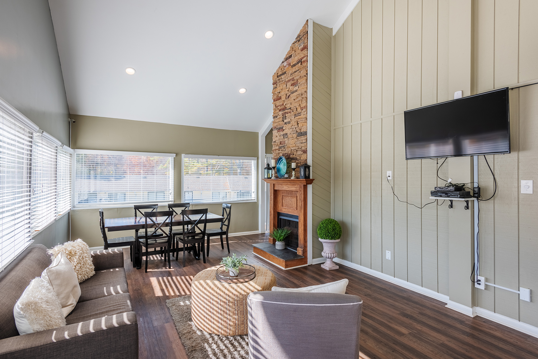 The Flats at Arrowood The Multifamily Advisory Group at Cushman